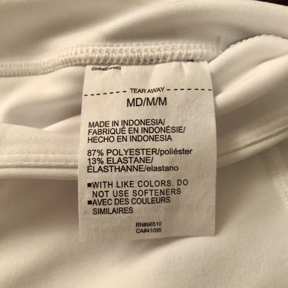 Under Armour Women's HeatGear Team Capris - Picture 7 of 8